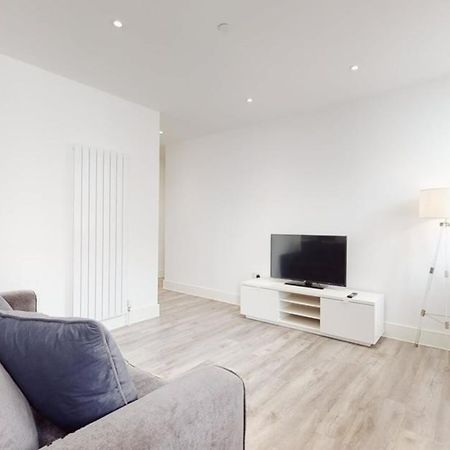 Spacious Two Bedroom Apartment With Valley Views Abertillery 외부 사진