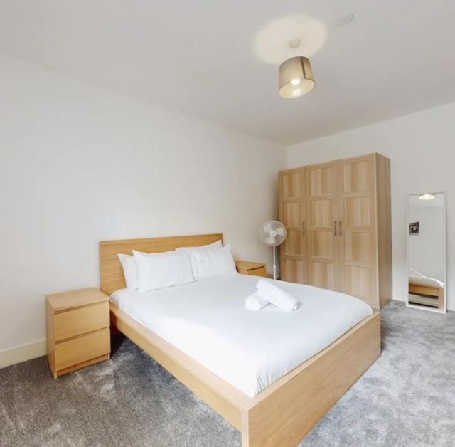 Spacious Two Bedroom Apartment With Valley Views Abertillery 외부 사진