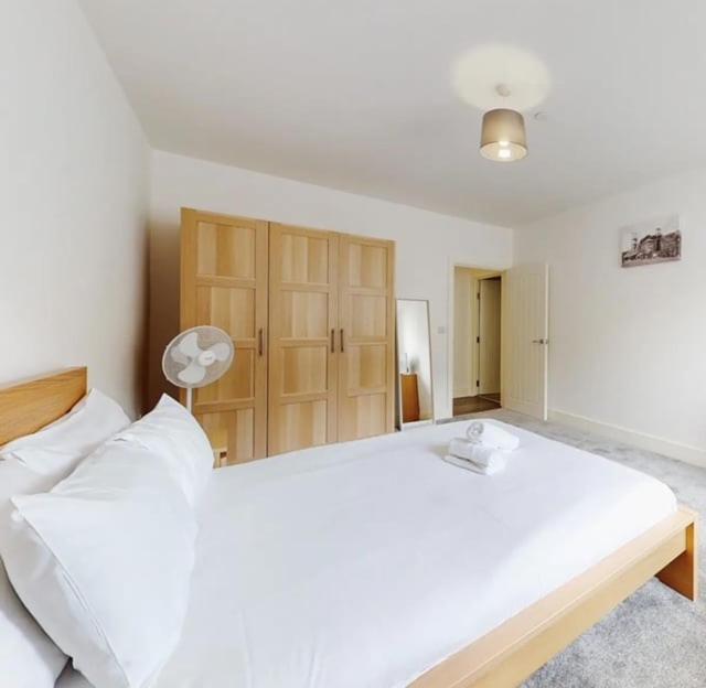 Spacious Two Bedroom Apartment With Valley Views Abertillery 외부 사진