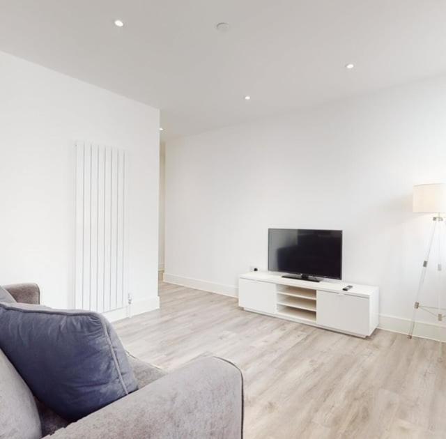 Spacious Two Bedroom Apartment With Valley Views Abertillery 외부 사진